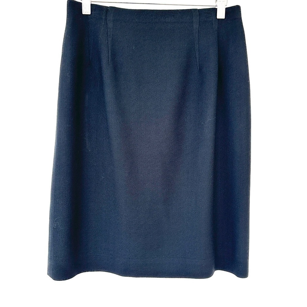 Talbots pencil skirt in 💯  wool, fully lined